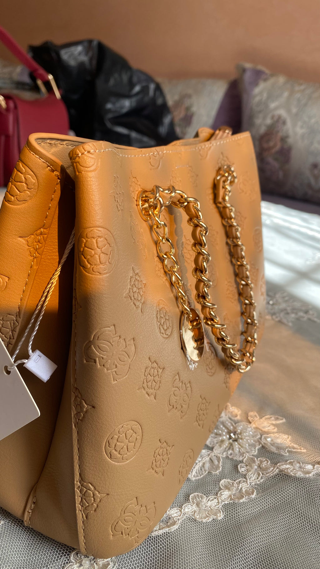 Sac beige avec chaine dorée plus bandoulière